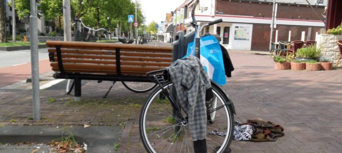 Controle op geparkeerde fietsen. Controle op geparkeerde fietsen.