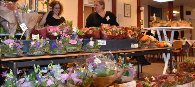 Laatste Bazaar de Acker druk bezocht. Laatste Bazaar de Acker druk bezocht.