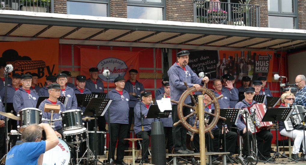 Shantykoren in het centrum.