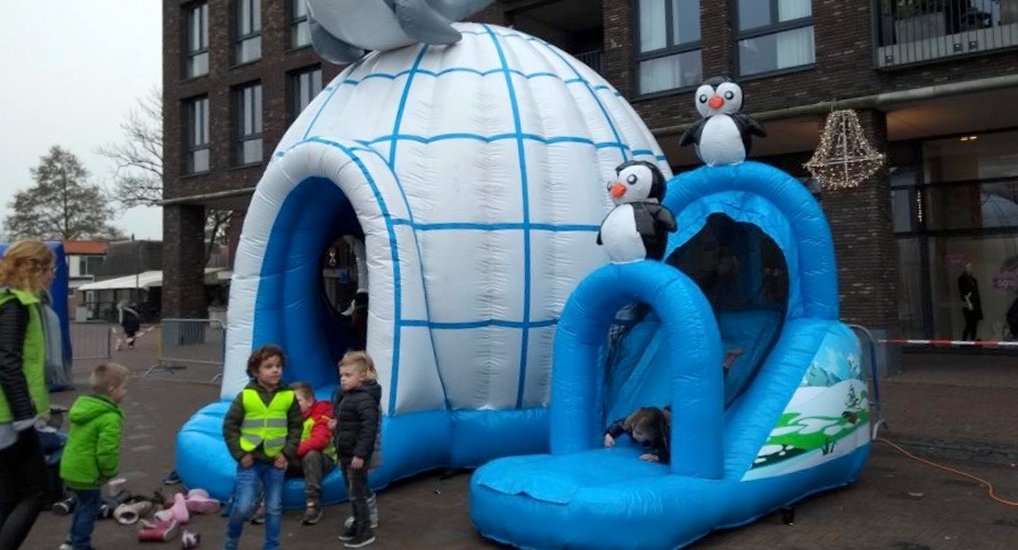 Winterdorp op het Raadhuisplein.