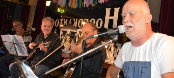 Feest in het Hoofdkantoor. Feest in het Hoofdkantoor.