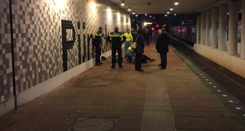 Vrouw onwel bij Randstadrail.