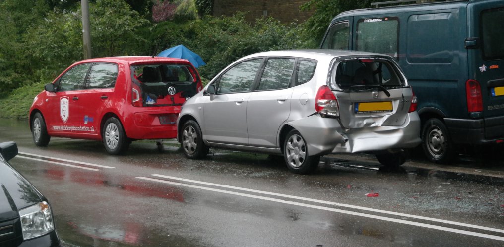 Auto Kuyt Foundation betrokken bij botsing.