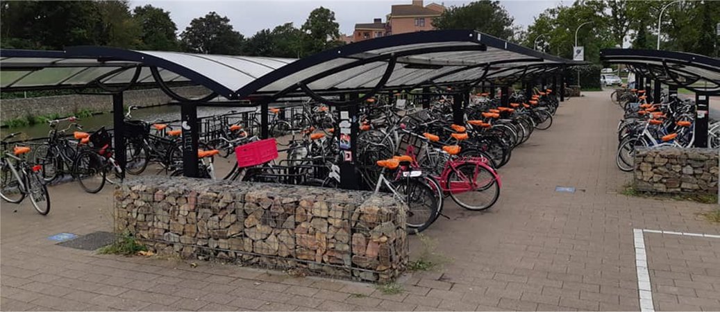 Politie Pijnacker druk met Fietsen.