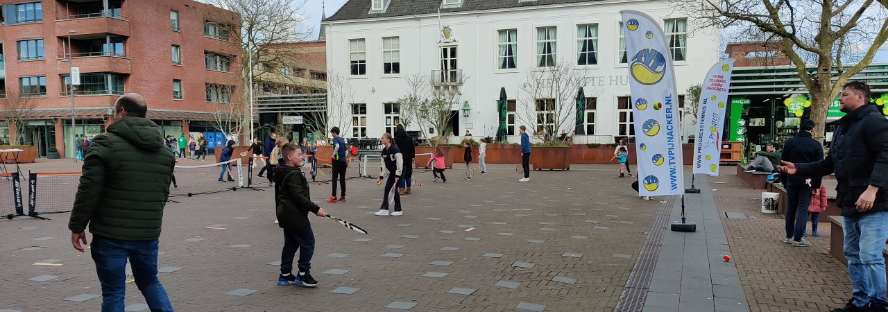 Tennis op het Raadhuisplein