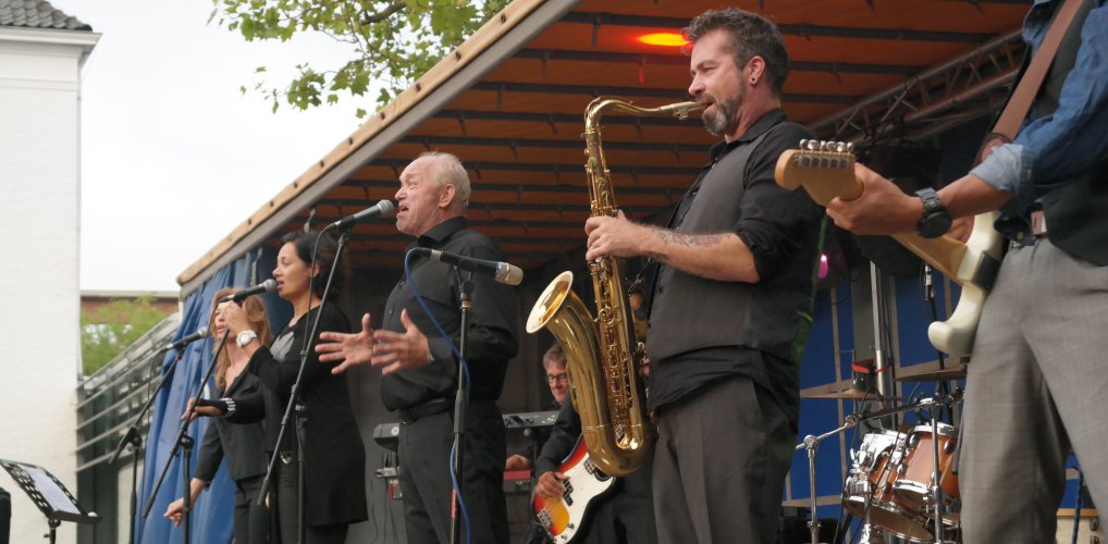 Muziekfeest op het Raadhuisplein.