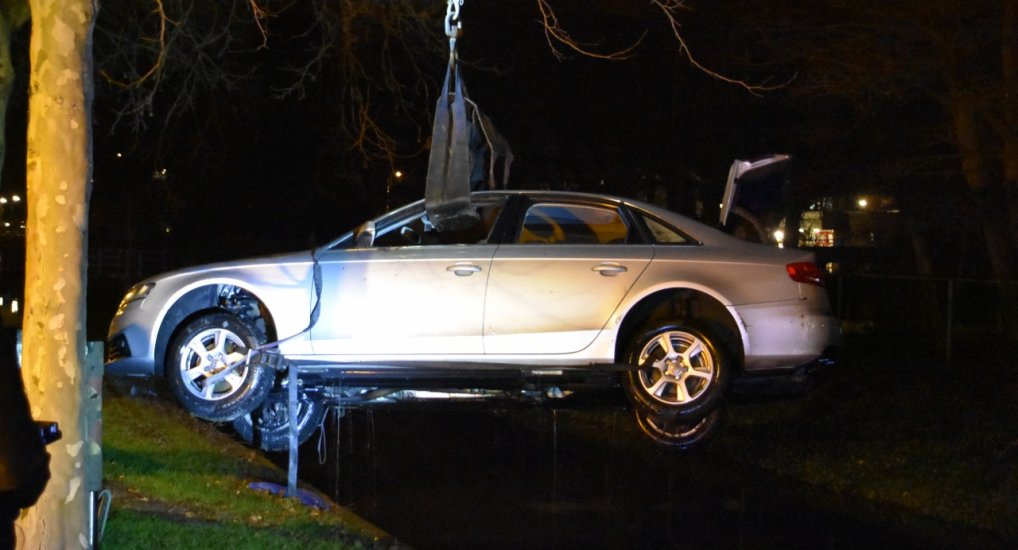 Auto in de Goudenregensingel.