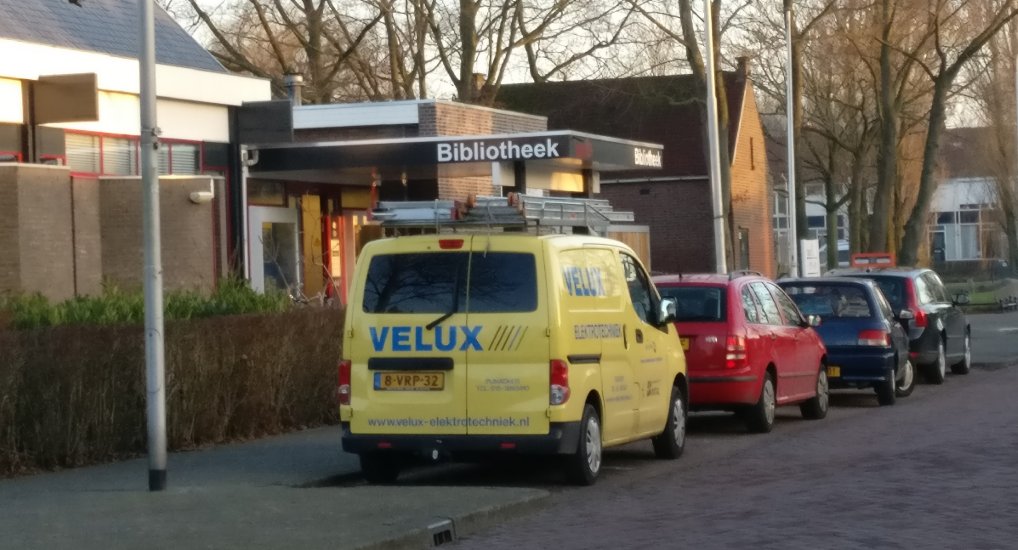 Lamp bibliotheek spontaan in brand.