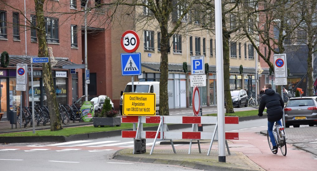 Afsluitingen Oost en Westlaan.