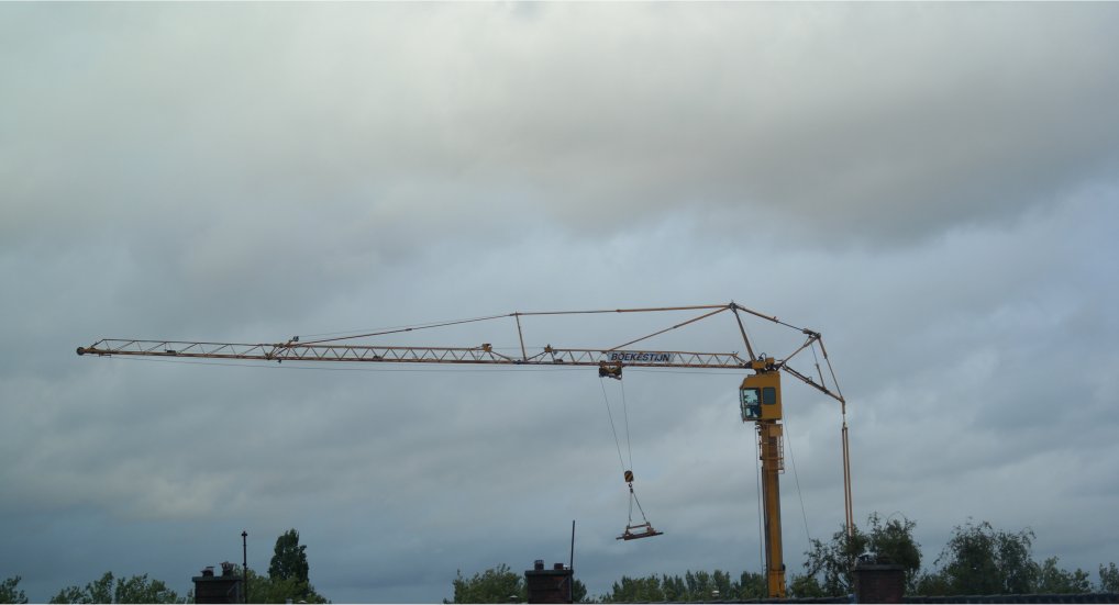 Grote kraan voor bouw Prunuslaan.