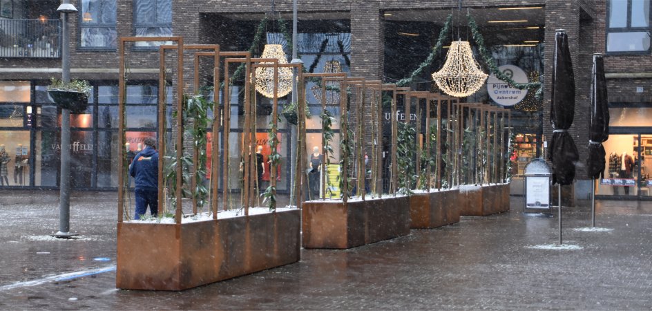 Geen sneeuwpop in het centrum.