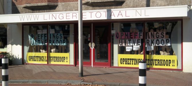Opheffingsuitverkoop Lingerie Totaal. Opheffingsuitverkoop Lingerie Totaal.