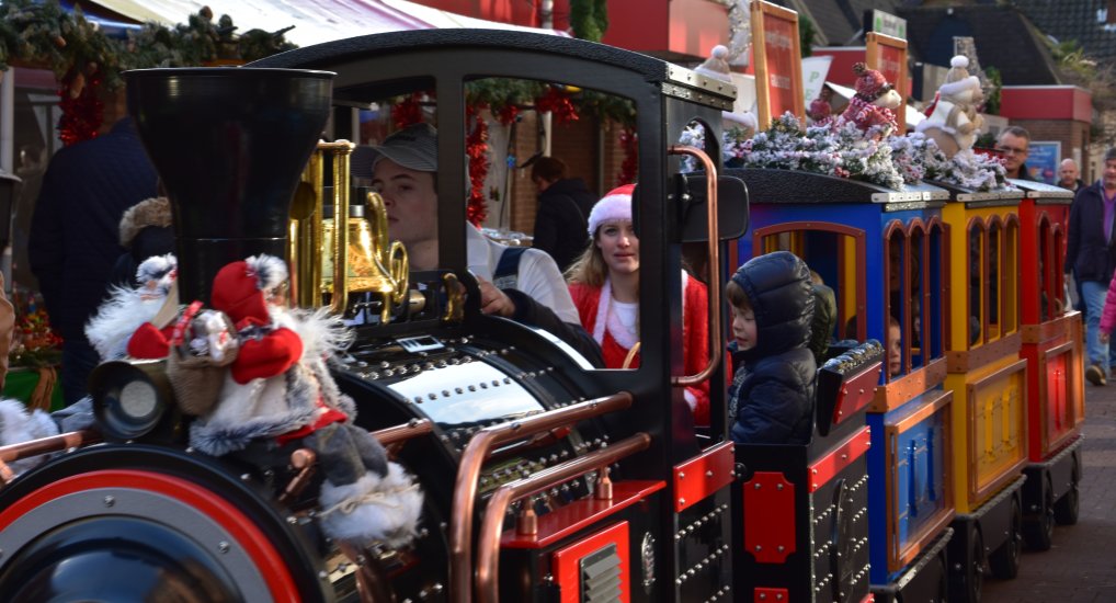 Gezellige kerstmarkt op het Raadhuisplein.