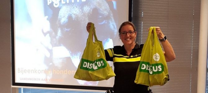 Politie actie hondenriem. Politie actie hondenriem.