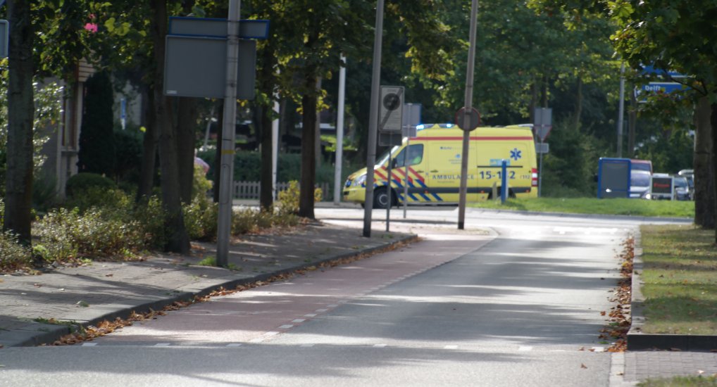 Spoedtransport over rotonde Westlaan.