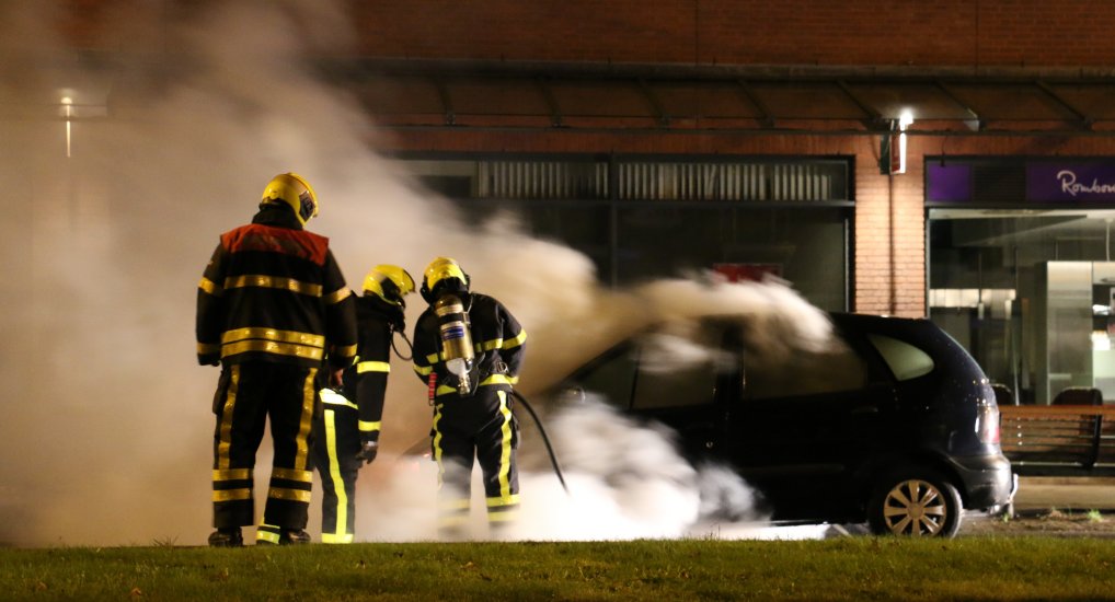 Autobrand op de Oostlaan.