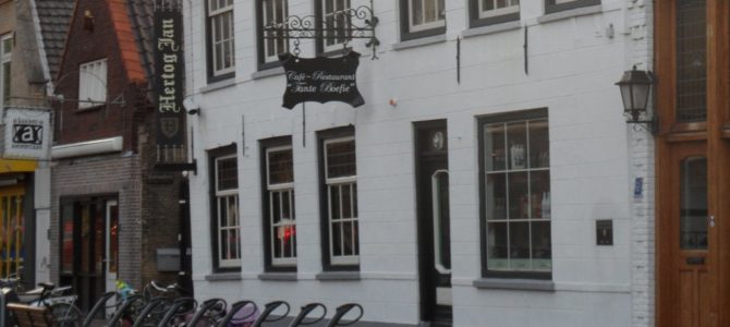 Broer van tante Boefie neemt bedrijf over. Broer van tante Boefie neemt bedrijf over.