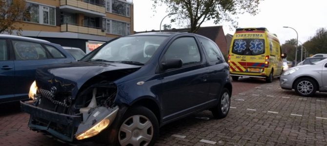 Ongeval auto vs buurtbus Nobellaan. Ongeval auto vs buurtbus Nobellaan.