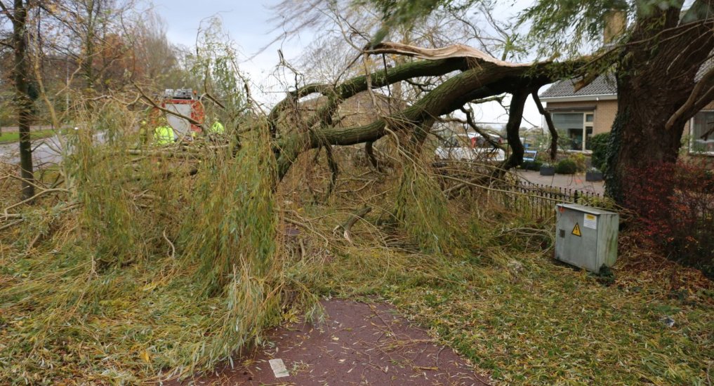 Najaars storm raast over het centrum.