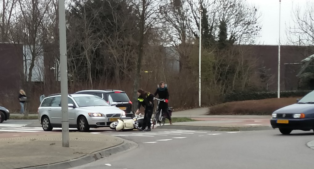 2 Aanrijdingen op rotonde.