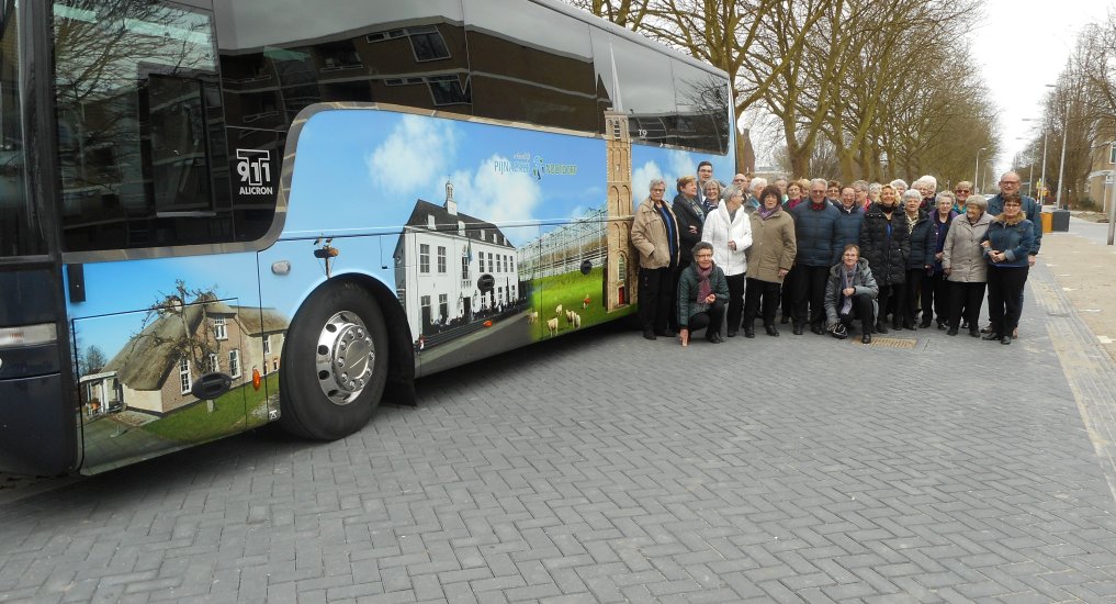 Zangkoor Eigenwijs on Tour.