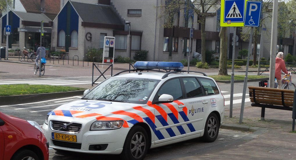 Politie op Invalide parkeerplaats.