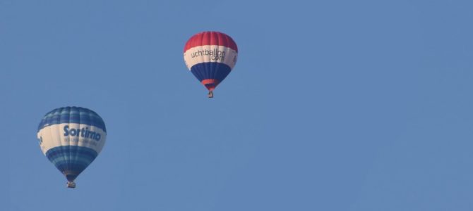Luchtballonnen boven het centrum. Luchtballonnen boven het centrum.