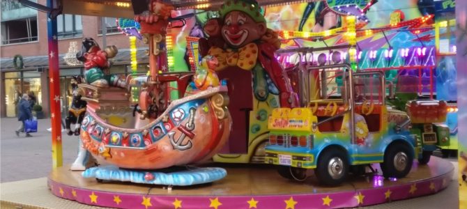 Kermis op het Raadhuisplein. Kermis op het Raadhuisplein.