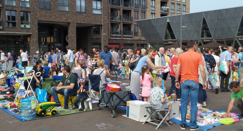 Kinderrommelmarkt Raadhuisplein.