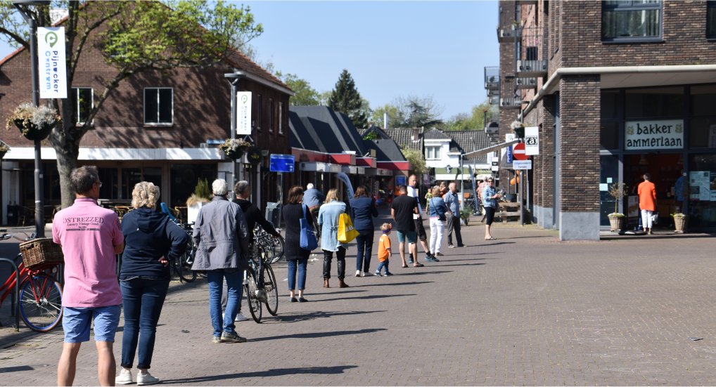 Tompouce file op Raadhuisplein.