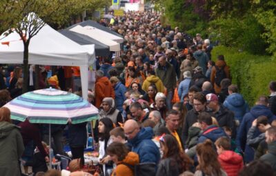 Oranje Rommelmarkt in de verkoop