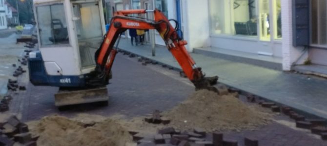 Nieuwe bestrating Noordweg eruit. Nieuwe bestrating Noordweg eruit.