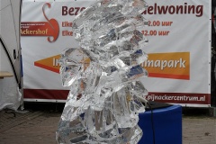 17-03-2012_ice_carving